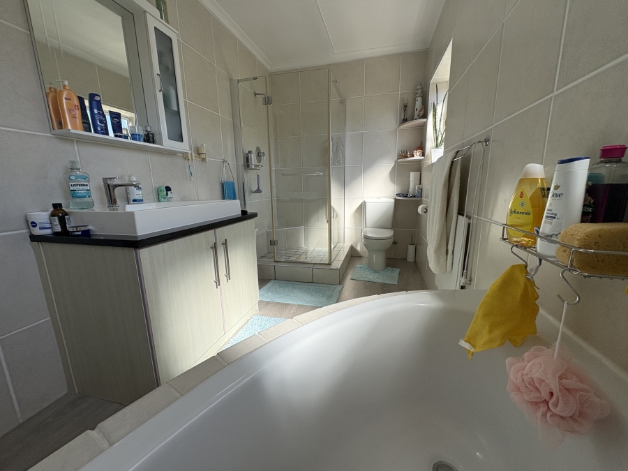 4 Bedroom Property for Sale in Pearl Bay Western Cape